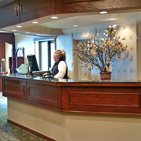 Ambassador Hotel Съдбъри Екстериор снимка