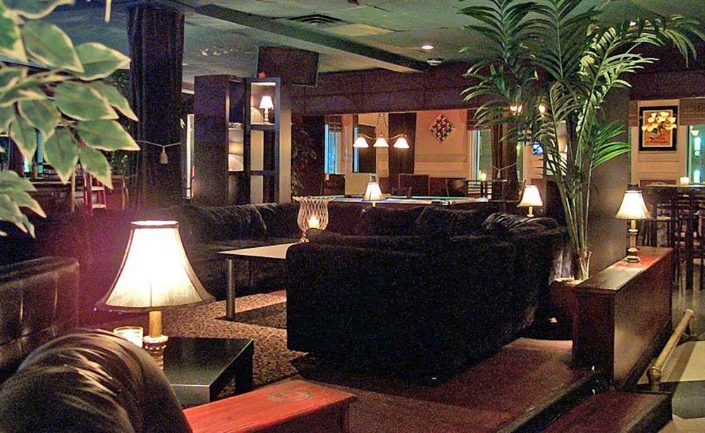 Ambassador Hotel Съдбъри Екстериор снимка