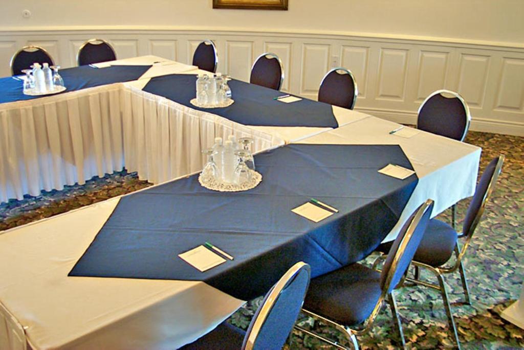 Ambassador Hotel Съдбъри Екстериор снимка
