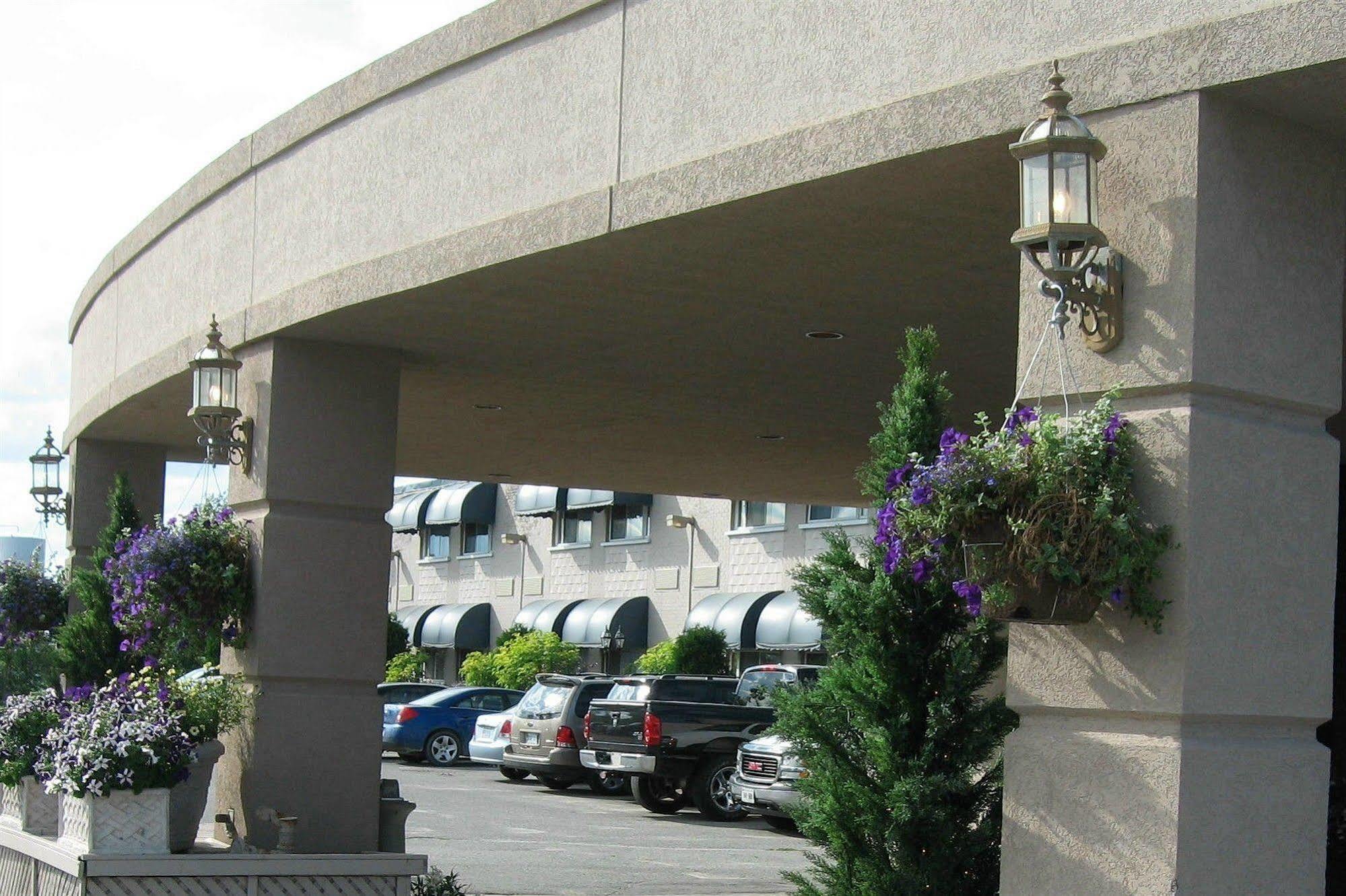 Ambassador Hotel Съдбъри Екстериор снимка